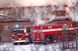 Navettarakennus syttyi tuleen torstaiaamulla noin puoli kuuden aikaan. Kuva: Simo Päivärinta