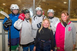 Perjantai-iltana hallilta tavoitti yli puolet TarUn tytöistä.  Jamita Mätinki, Moona Katunpää, Marju Vuohijoki, Anni Timonen, Elina Raatikainen ja keskellä edessä Jenni Timonen. Kuva: Marika Koliseva