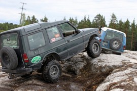 Nousee, nousee, hitaasti mutta varmasti. Juho Syvähuoko seuraa edellä ajavaa Antti Ahosta.