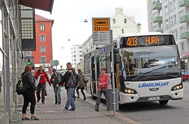 Aurasta kello 6.50 lähtevää aamubussia aikaistetaan talviaikatauluun kymmenellä minuutilla, jotta bussi ehtii Turkuun kello 7.45:ksi. Kuva on perjantailta, jolloin kyseinen vuoro saapui Turkuun aikataulussa.