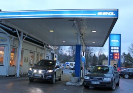 Kosken Seolla 95-bensiini maksoi keskiviikkoaamulla 1.469 euroa litralta ja diesel 1,369 euroa litralta.