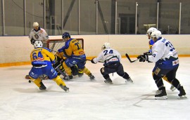 KK-V oli kovempi kotonaan ja löi Taru Hockeyn lukemin 5–4. Joukkueet kohtaavat uudestaan lauantaina. Kuva: Markku Pönni