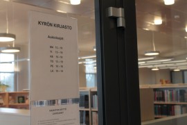 Kyrön ja Riihikosken kirjastot ovat nykyisin molemmat talvikaudella avoinna kuutena päivänä viikossa. Yläneellä aukiolopäiviä on neljä.