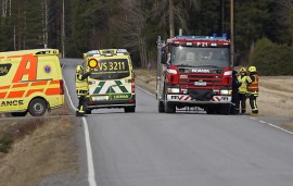 Kolari pysäytti joksikin aikaa Olillantien liikenteen. Kuva: Simo Päivärinta