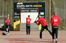 Pesäpallomiehet lähtevät varmistamaan sarjapaikkaa kiven kovassa Ykköspesiksessä.