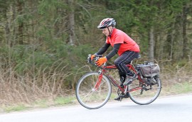 Parhaimmillaan Paavo Kiiski on pyöräillyt Pyhäjärven ympäri 19 kertaa peräkkäisinä päivinä. 