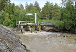 Karjakosken pato muutetaan pohjapadoksi kesän aikana. Kuva: Nelly Rauhala.