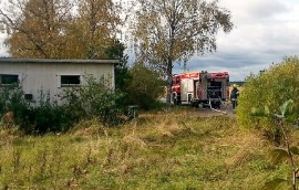 Rakennusjätekasa paloi Koskella Härkätien varrella sunnuntaina. Kuva: Simo Päivärinta