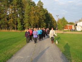 Kuoron kävelyreitti kulki kirkolta vanhainkodin ja Nuortentuvan kautta takasin kirkolle.