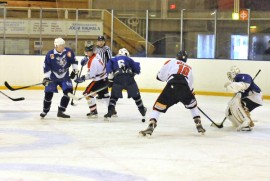 Taru Hockeyn edustusjoukkue on kärsinyt tappiokierteestä. Kupari-Kiekko oli pitelemätön Tiileri-areenalla viime lauantaina. Taru Hockey kaatui lukemin 2–13. Kuva: Markku Pönni.