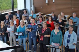 Pöytyän kirkkokuoro esittää konsertissa Karl Jenkinsin moniulotteisen teoksen Adiemus – Cantata Mundi.