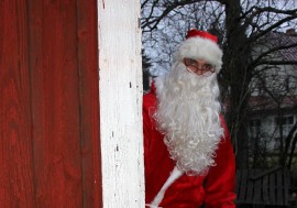 Joulupukista tehdään viikonloppuna havaintoja ainakin Aurassa, Koskella, Marttilassa, Mellilässä, Oripäässä ja Pöytyällä. Kuva: Asko Virtanen