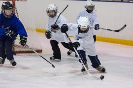 TarU Hockey käynnistää joulukuussa kiekkokerhon koululaisille. Kuva kyläkiekko-turnauksesta aiemmalta kaudelta. Kuva: Kimmo Karvinen