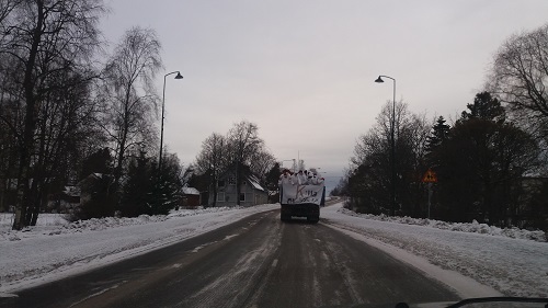 Elisenvaaran lukiolaisia Kyrön keskustassa. Lukijan kuva, Heidi Koivu. 