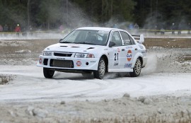 Erkka Korpiaho käskytti Mitsubishinsa nopeimpaan vauhtiin Marttilan rallisprintissä. Kuva: Simo Päivärinta