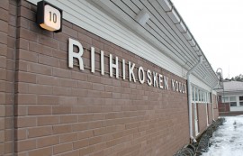 Riihikosken yhtenäiskoulun suunnittelu jatkuu likimain alkuperäisten piirustusten mukaisesti nykyiselle koulutontille.