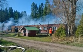 Vanha navettarakennus tuhoutui palossa täysin. Kuva: Simo Päivärinta