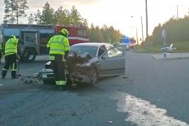 Molemmat autot kokivat kovia Marttilan peräänajossa. Kuva: Simo Päivärinta.