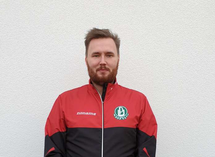 Antti Vallivuori sai työhönsä Pöytyän pesiksen päätoimisena junioripäällikkönä vähän toisenlaisen alun kuin oli kuvitellut.