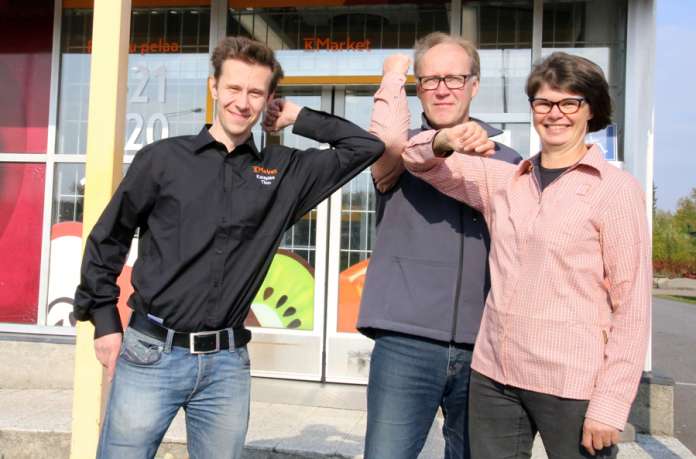 Timo Vormisto on Auran uusi K-kauppias. Pertti ja Minna Leppäkosken pari vuosikymmentä kestänyt urakka kauppiaspariskuntana päättyy.