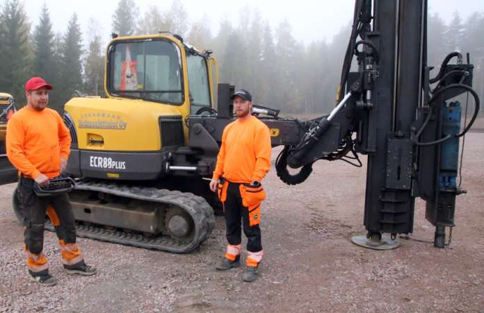 Toni Sillanpään ja Jani Prusilan yritys Auranmaan Teräspaaluttajat sai Marttilan kuntakohtaisen yrittäjäpalkinnon.