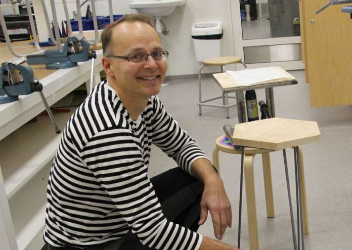 Vuoden teknisen opettajan Juha Katilan oppilaiden käsissä syntyy monenlaista kuten huonekaluja. Katila itse on innokkaana teknologian harrastajana tuonut opetukseen nykyaikaista teknologiaa kuten CNC-, laser ja 3D-laitteita.