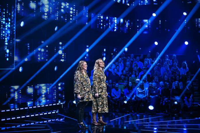 Koskelaisduo Hanna Kanasuo ja Henrika Ojala nähdään lauantaina All Together Now -laulukilpailussa Nelosella. Kuva: Nelonen/ Jaakko Kahilaniemi