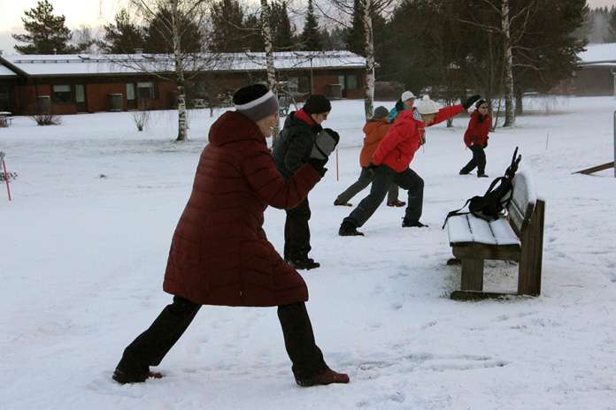 Pöytyän liikuntatoimi pyrkii liikuttamaan kunnan ikäihmisiä myös korona-aikana. Maanantaina käynnistettiin ulkoliikunta.