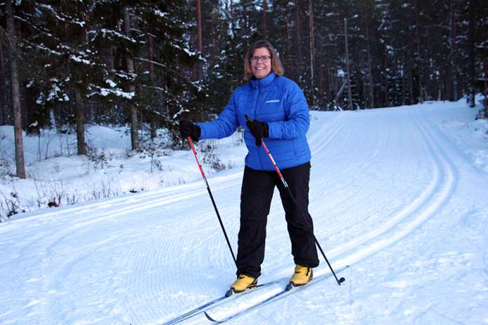 Hanna Haapanen viihtyy Tarvasjoen luonnonläheisissä maisemissa. Tänä talvena suosikkiajanvietettä on ollut pitkästä aikaa hiihto. (kuva:Marika Timonen)