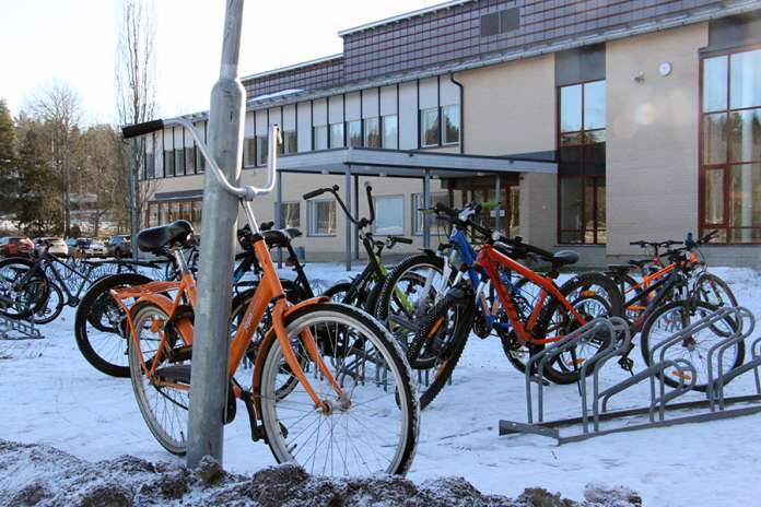 Maan hallituksen linjaus hiljensi yläkoulut kolmeksi viikoksi. Myös Auranmaan yläkoululaiset siirtyivät etäopetukseen maanantaina.