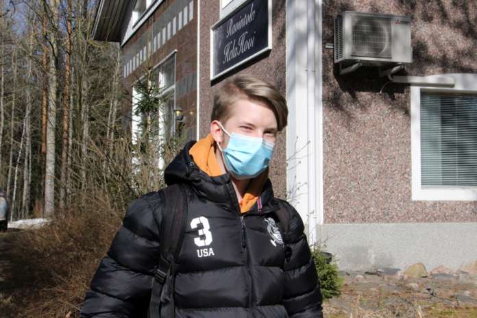Oskari Vuoren mukaan kirjoitukset ovat sujuneet yllättävän hyvin, vaikka esimerkiksi maskin käyttö onkin kirjoituksissa väsyttänyt ja vaikeuttanut keskittymistä.