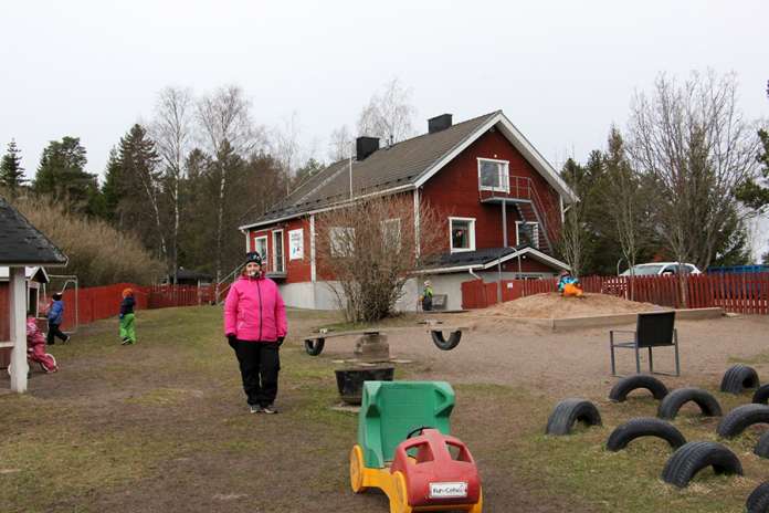 Touhutaskun päiväkoti on toiminut Auran Kirkonkulmalla vuodesta 2005 alkaen. Päiväkodin johtajan Erika Elorannan mukaan toimintaedellytykset menivät kunnan linjattua esiopetuksen kunnan omaksi toiminnaksi.