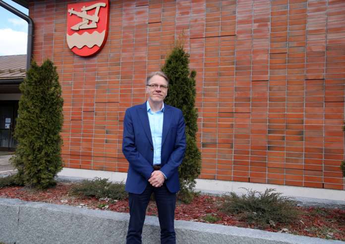 Nykyisin Auran kunnanjohtajana toimiva Mika Joki on valittu Pöytyän kunnanjohtajaksi. Joki näkee, että maaseudun arvostus on nousussa ja Pöytyällä paljon mahdollisuuksia. (Kuva: Asko Virtanen)