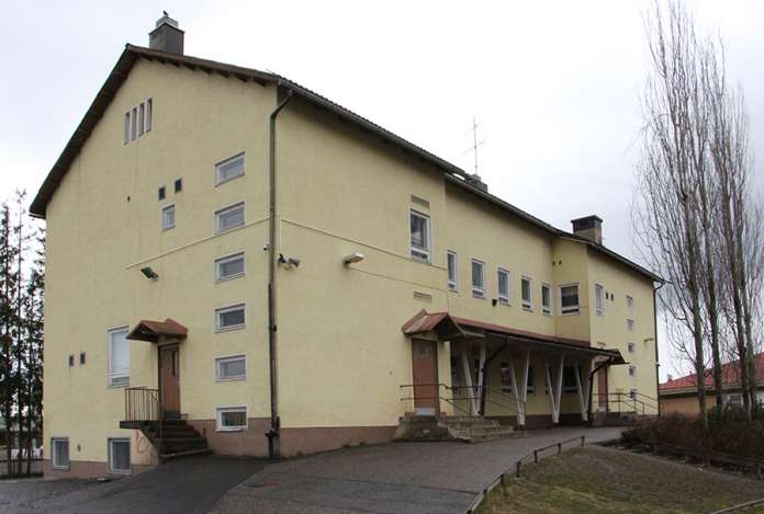 Auran kivikoulu alkaa olla elinkaarensa päässä eikä rakennuksen kellarikerrosta voida enää käyttää opetukseen ilman korjauksia. Tekninen lautakunta esittää teknisen työn opetuksen siirtämistä ja kellarikerroksen jättämistä pois käytöstä.