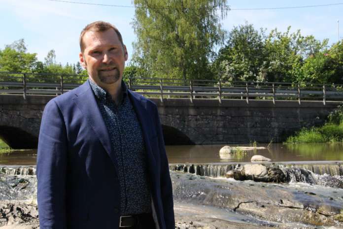 Kosken uusi kunnanjohtaja Henri Partanen on innokas kalamies. Paimionjoen kalastusmahdollisuuksiin hän ei vielä ole tutustunut, mutta komeimmat vonkaleet, jotka hän on aiemmin saalistanut, ovat 15 kilon turska ja 11-kiloinen kuha.