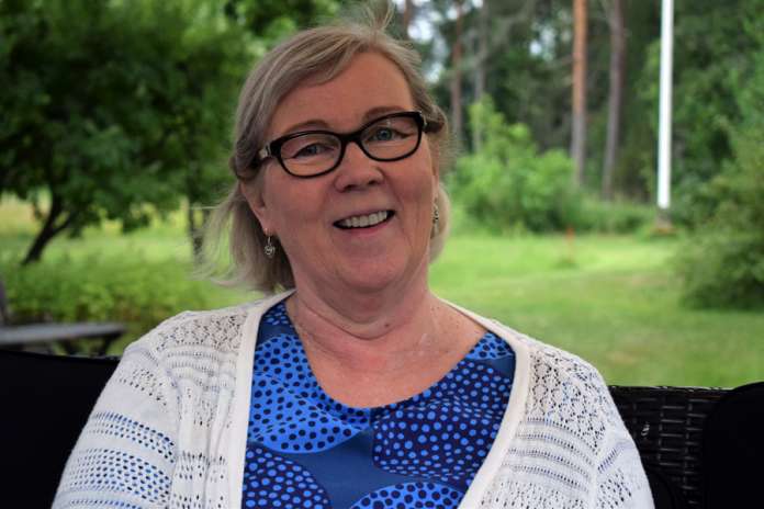 Anu Riikka Terhon elämän tärkeimmät asiat ovat luonto, lapsenlapset, musiikki, usko, museotoiminta, järjestäminen ja puuhaaminen sekä ystävät ja sukulaiset. (Kuva: Tuomas Honkasalo)