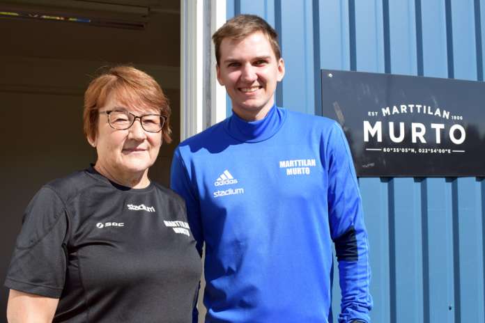 Entinen SM-tason yleisurheilija Teemu Keronen on opiskellut liikunnan yhteiskuntatieteitä eli liikunnan yhteiskunnallinen merkitys on hänellä tiedossa. Se on tiedossa myös Marttilan Murron puheenjohtajalla Kirsti Keskitalolla ja siksi Murto haluaakin edistää lasten liikkumista. (Kuva: Tuomsa Honkasalo)