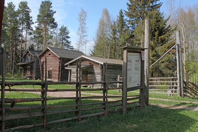 Aurajoentien Kulttuurirallin vanhinta kulttuuriantia löytyy Pöytyän kirkonkylältä Reppuniemen ulkomuseoalueelta, jossa vanhimmat rakennukset ovat 1700-luvulta. Pöytyän kotiseutuyhdistyksen ylläpitämä alue on avoinna sunnuntaina 29.8. klo 13–16. Kuva: Sari Holappa.