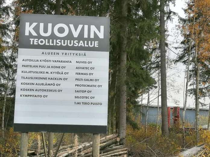 Kuovin teollisuusalueella sattunut putkirikko katkaisi vedentulon Koskelta perjantaina aamupäivällä. Kuva: Simo Päivärinta.