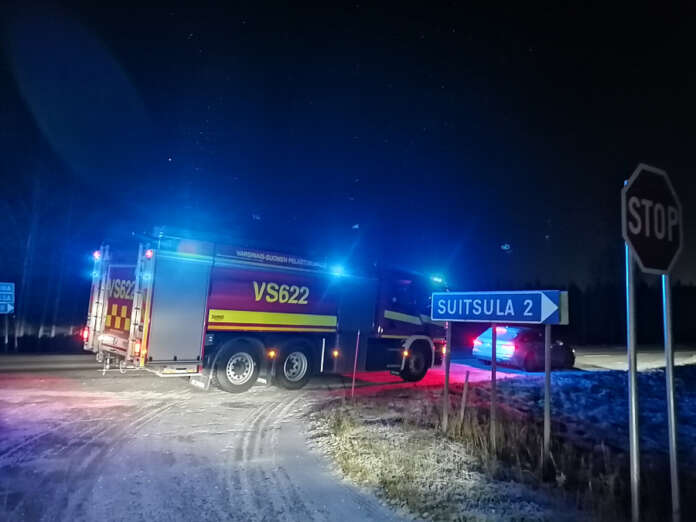 Tarvasjoen Tyllin kohdalla kymppitiellä sattuu usein peurakolareita. Viimeisen yhteentörmäys tapahtui tiistaina iltapäivällä hieman ennen viittä. Kuva: Simo Päivärinta.