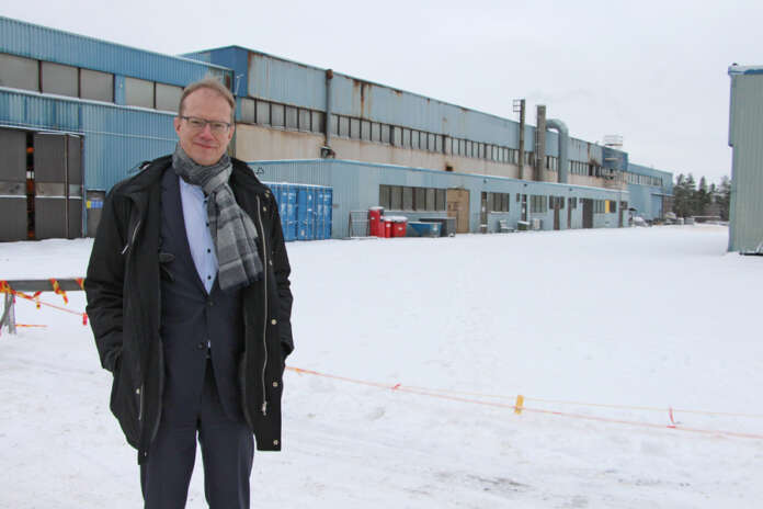Aurajoki Oy:n toimitusjohtajalla Ralf Sohlströmillä on paljon mietittävää, sillä uuden tehtaan paikka on päättettävä kevään kuluessa. Auran lisäksi vaihtoehtoja ovat myös Salo ja Lieto. (Kuva: Asko Virtanen).