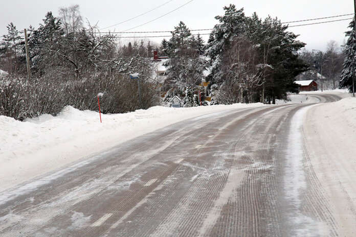 Teiden kunnossapito on tänä talvena ollut nopeasti vaihtelevan säätilan vuoksi haastavaa. Valtteri-myräkän jäljiltä Härkätie oli saatu viime perjantaihin mennessä kohtuulliseen talvikuntoon, mutta viikonlopun lumisateet ja suoja heikensivät jälleen teiden kuntoa.