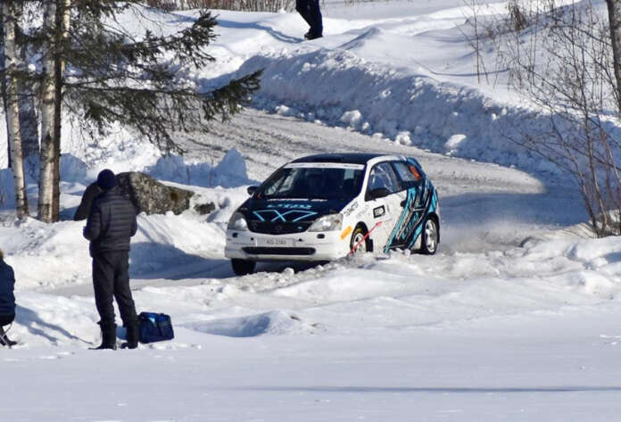 Honda Civic Type R:llä ajava Iiro Litjo kisasi ensimmäistä kertaa Keski-Suomen tunnetuilla MM-taipaleilla. Kuva: Simo Päivärinta.