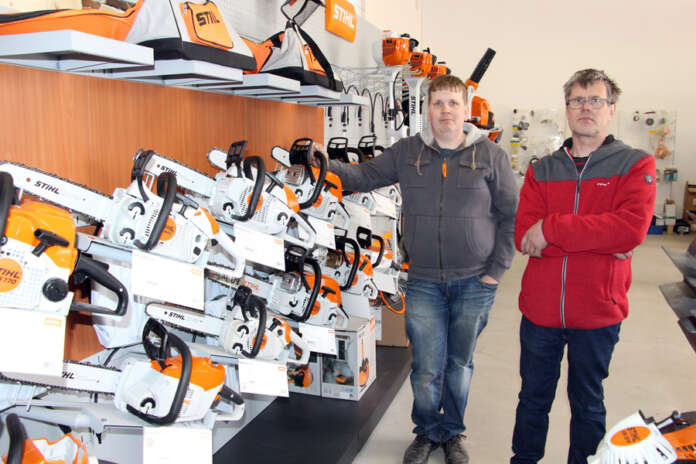 Marttilan Pyörä ja Koneliikeestä tuli Paseva, kun yrittäjä Vesa Kallio sai yhtiökumppaniksi Pasi Lahtisen. Toiminta säilyy muuten ennallaan, mutta valikoimiin tulevat myös robottileikkurit. Pyöriä liike ei enää myy, mutta huoltaa kyllä. (Kuva: Asko Virtanen)