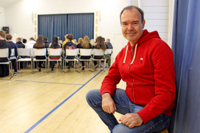 Peter Vesterbackan mielestä suomalainen koulutusjärjestelmä on maailman paras. Jos yksi opinpolku tyssää, toista polkua pitkin on mahdollista päästä eteenpäin.