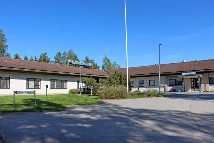 Pöytyällä on ollut vaikeuksia rekrytoida riittävästi henkilökuntaa sosiaali- ja hoivapalveluihin. Kuvassa on Riihikosken terveysasema.