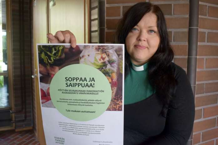 Pöytyän vs. diakonityöntekijä Mari Nurminen toi ruokakeräysidean mukanaan Raumalta ja sille on Pöytyällä iso tarve EU-ruokakassihankkeen päätyttyä. (Kuva: Tuomas Honkasalo)