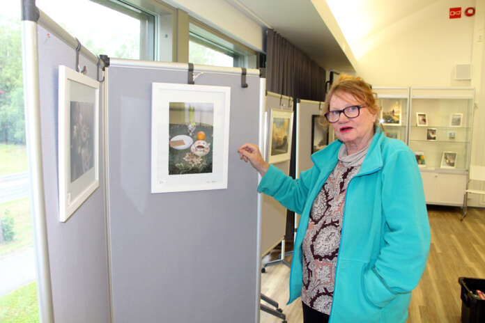 Marja-Leena Liljavirran valokuvia on esillä Marttilan kirjaston näyttelytilasa elokuun ajan. (Kuva: Asko Virtanen)