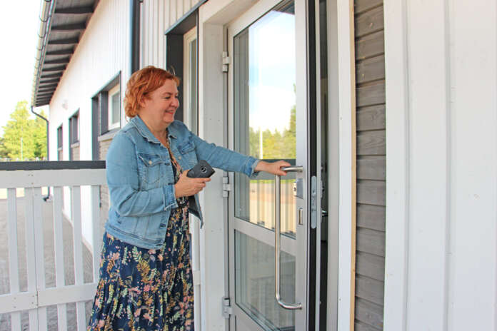 Riihikosken yhtenäiskoulun rehtori Minna Savon mielestä on tärkeää, että ryhmäkoot pysyvät suuressa koulussa kohtuullisina ja jokaisella on työrauha.