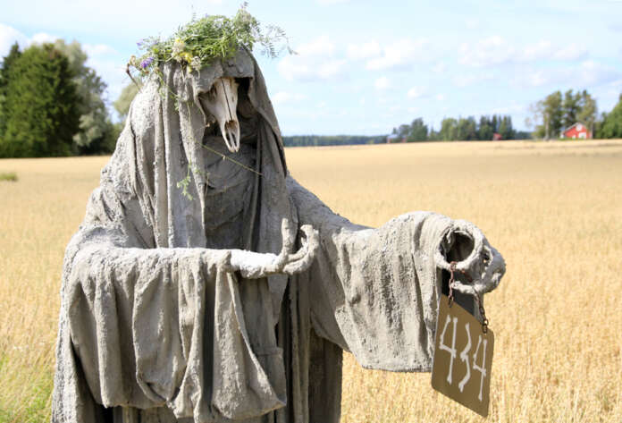 Kyröntien varteen ilmestynyt betonihaamu on pelottavan näköinen, mutta ihmisiä inspiroinut ja sympaattinen hahmo.